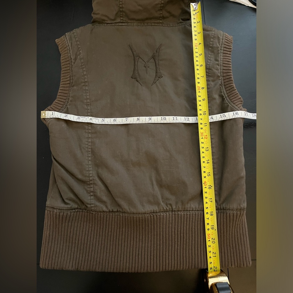 Monarchy Vest with Fur Trimmed hood - Picture 9 of 10